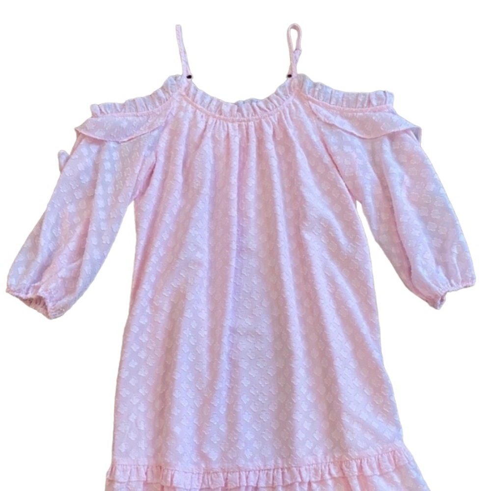 BNWT Perfect for spring and summer cold shoulder dress. 😍😍😍